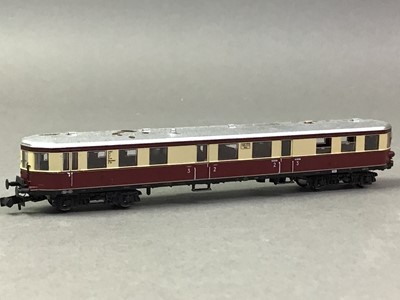 Lot 1075 - MODEL RAILWAY, LARGE GROUP OF N-GAUGE ENGINES AND COACHES