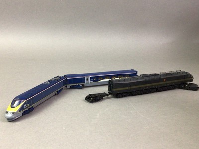 Lot 1076 - MODEL RAILWAY, GROUP OF N-GAUGE ENGINES AND COACHES