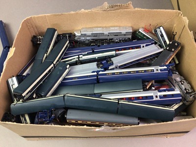 Lot 1076 - MODEL RAILWAY, GROUP OF N-GAUGE ENGINES AND COACHES