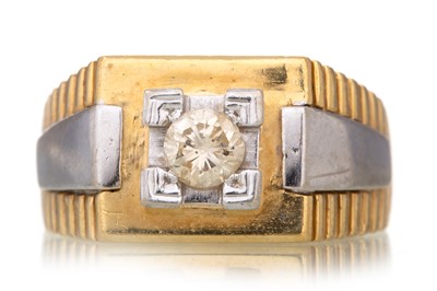 Lot 1240 - DIAMOND SIGNET RING