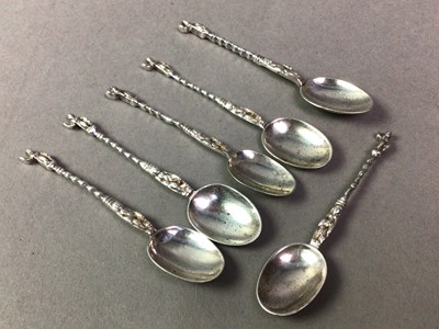 Lot 560 - SET OF SIX CAST SILVER APOSTLE SPOONS