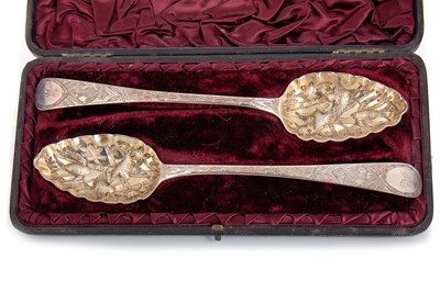 Lot 129 - PAIR OF GEORGE III SILVER BERRY SPOONS