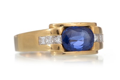 Lot 402 - SAPPHIRE AND DIAMOND RING