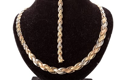 Lot 1253 - FOURTEEN CARAT GOLD NECKLACE AND BRACELET