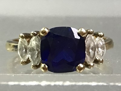 Lot 575 - NINE CARAT GOLD DRESS RING