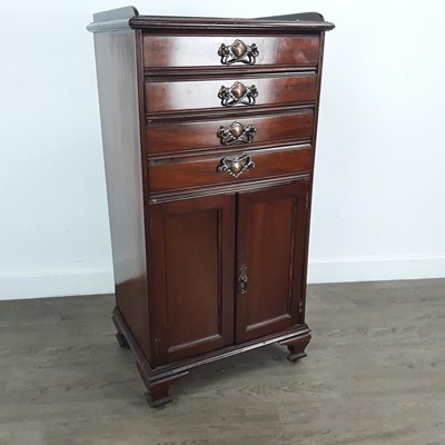 Lot 367 - EDWARDIAN MAHOGANY MUSIC CABINET