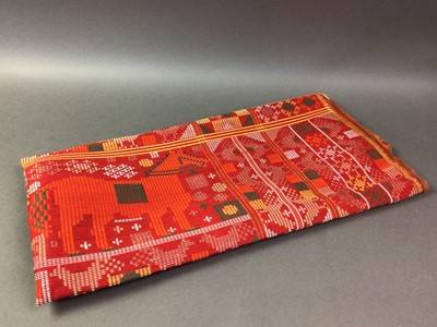 Lot 633 - 20TH CENTURY WOVEN TEXTILE