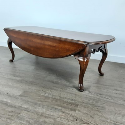 Lot 871 - WALTER OF WABASH, AMERICAN MAHOGANY COFFEE TABLE MODELLED AS A MINIATURE WAKE OR HUNT TABLE