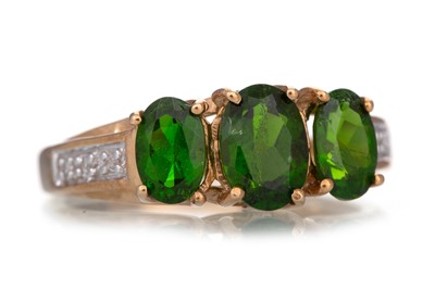 Lot 406 - DIOPSIDE AND DIAMOND RING