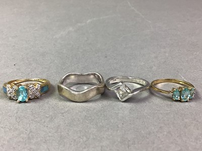 Lot 40 - COLLECTION OF RINGS