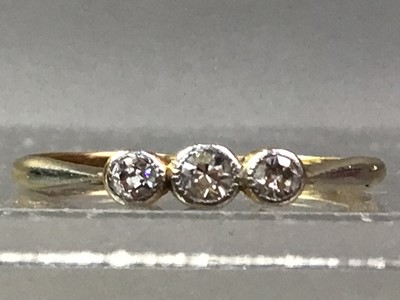 Lot 47 - DIAMOND THREE STONE RING