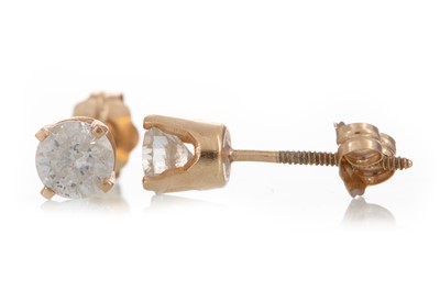 Lot 418 - PAIR OF DIAMOND STUD EARRINGS