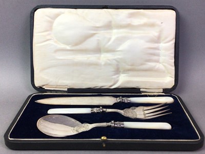 Lot 76 - SILVER DESSERT SERVING SET