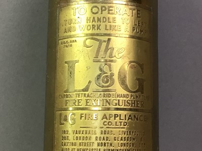 Lot 1 - VICTORIAN BRASS 'L&G' FIRE EXTINGUISHER