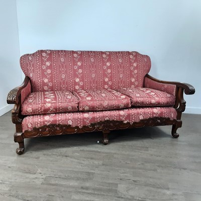 Lot 872 - MAHOGANY LOUNGE SUITE