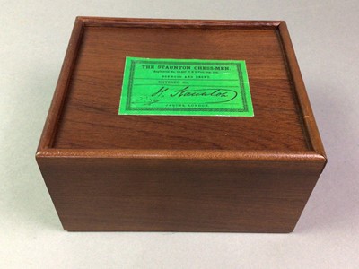 Lot 185 - MODERN STAUNTON CHESS SET