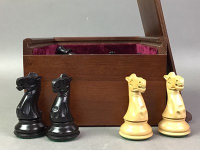 Lot 185 - MODERN STAUNTON CHESS SET