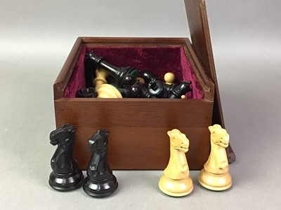Lot 185 - MODERN STAUNTON CHESS SET