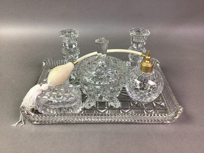 Lot 184 - GLASS TRINKET SET