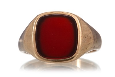 Lot 422 - CARNELIAN SIGNET RING