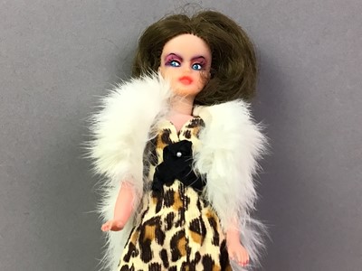 Lot 102 - SINDY DOLL FIGURE