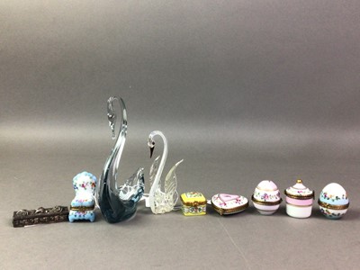 Lot 105 - GROUP OF MINIATURE LIMOGES PORCELAIN ITEMS