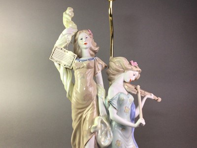 Lot 108 - 'THE JULIANA COLLECTION' FIGURAL PORCELAIN LAMP