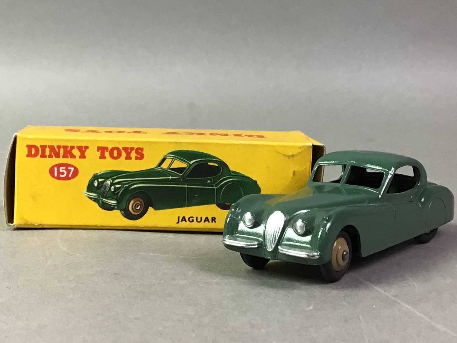 Lot 1089 - DINKY TOYS, 157 JAGUAR XK120 COUPE