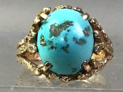 Lot 379 - TURQUOISE RING