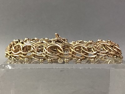 Lot 378 - FOURTEEN CARAT GOLD BRACELET