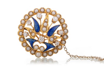 Lot 479 - DIAMOND AND ENAMEL BROOCH