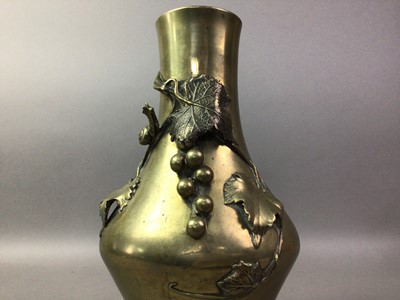 Lot 402 - LATE 19TH/EARLY20TH CENTURY BRASS VASE