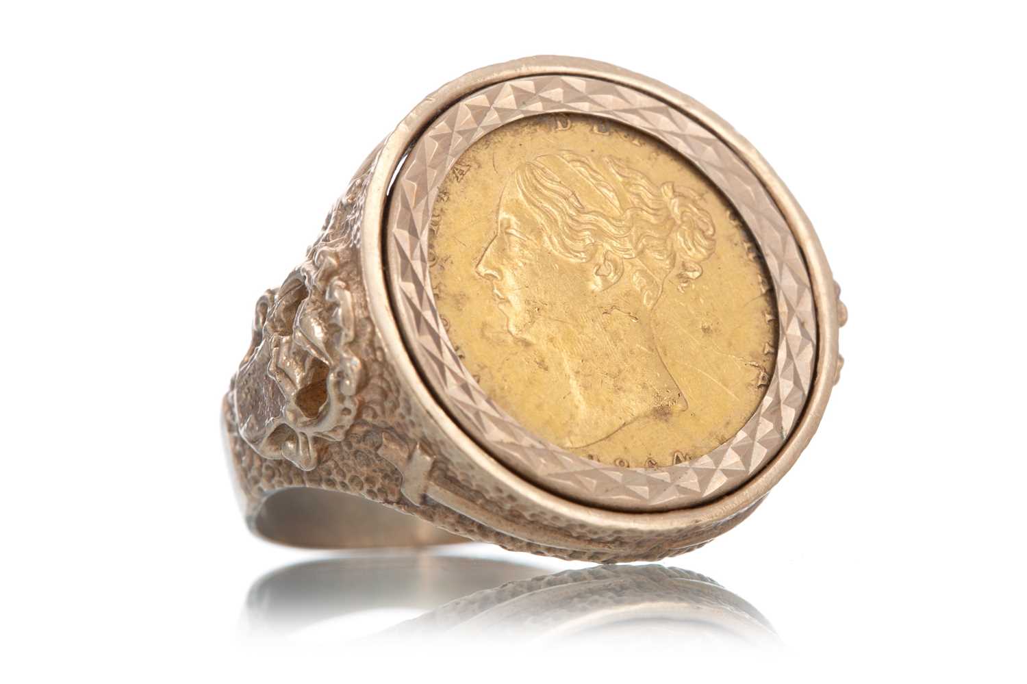 9ct Yellow Gold (Half) Barked Sides Sovereign Ring DSHR0019H – FJewellery