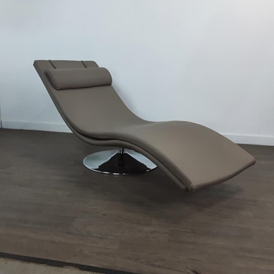 Lot 436 - MODERN CHAISE LONGUE