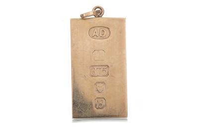 Lot 509 - GOLD INGOT PENDANT