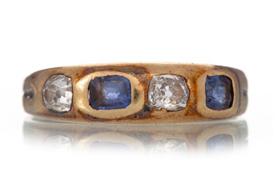 Lot 550 - SAPPHIRE AND DIAMOND RING