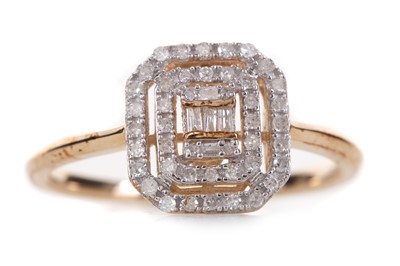 Lot 554 - DIAMOND DRESS RING