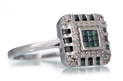 Lot 562 - BLUE DIAMOND RING