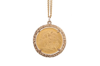 Lot 57 - GEORGE V HALF SOVEREIGN PENDANT ON CHAIN