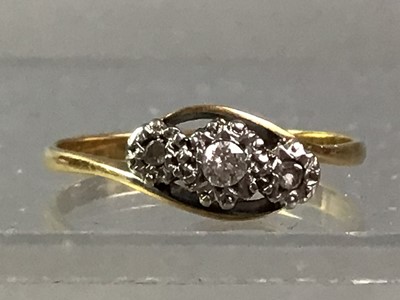 Lot 131 - DIAMOND THREE STONE RING