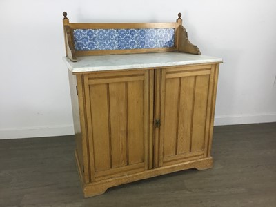 Lot 108 - VICTORIAN OAK WASHSTAND