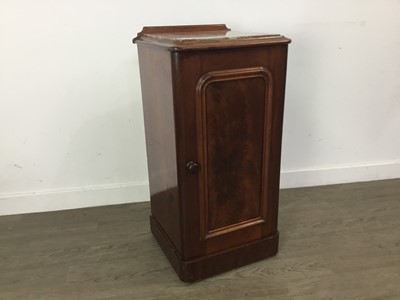 Lot 161 - VICTORIAN MAHOGANY MARBLE TOPPED POT CUPBOARD