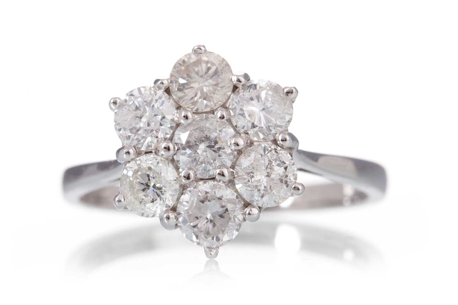 Lot 423 - DIAMOND DAISY CLUSTER RING