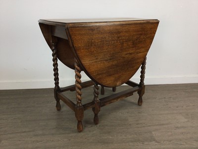 Lot 223 - OAK GATELEG TABLE