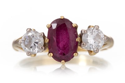 Lot 604 - RUBY AND DIAMOND RING