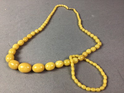 Lot 237 - AMBER NECKLACE
