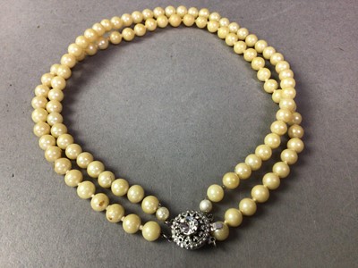 Lot 241 - COLLECTION OF COSTUME JEWELLERY