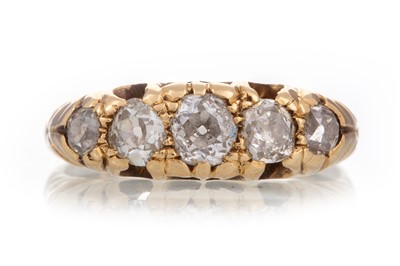 Lot 611 - DIAMOND FIVE STONE RING