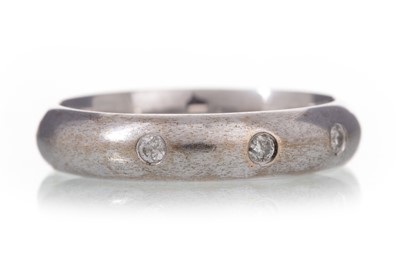 Lot 461 - DIAMOND WEDDING BAND