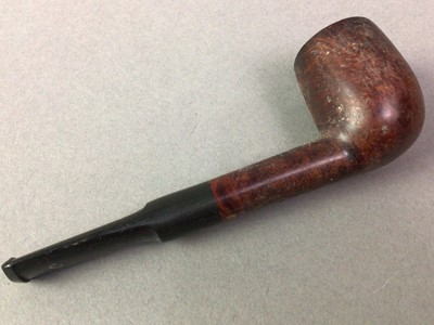 Lot 253 - COLLECTION OF PIPES AND SMOKING ACCESSORIES